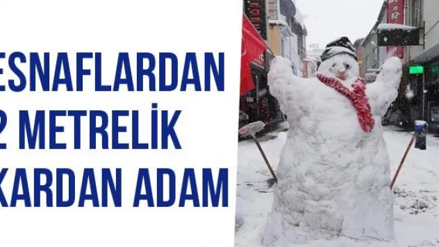 Esnaflardan 2 Metrelik Kardan Adam
