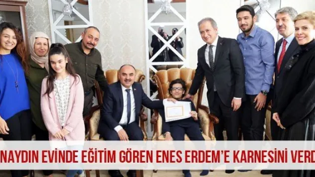 Günaydın Evinde Eğitim Gören Enes Erdem'e Karnesini Verdi