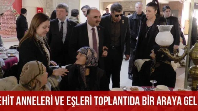 Şehit Anneleri Ve Eşleri Toplantıda Bir Araya Geldi