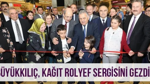 Büyükkılıç, Kağıt Rolyef Sergisini Gezdi