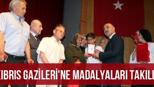 Kıbrıs Gazileri'ne Madalyaları takıldı