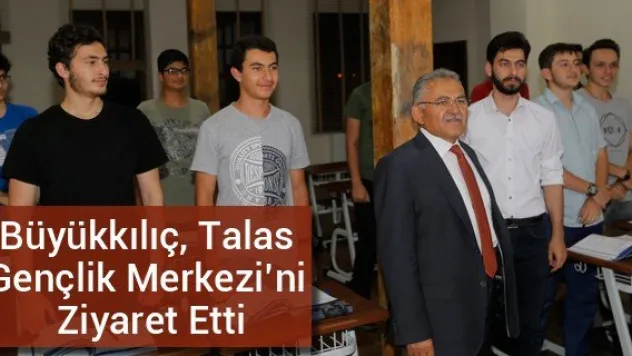 Büyükkılıç, Talas Gençlik Merkezi'ni Ziyaret Etti