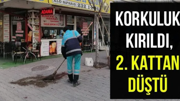 Korkuluk kırıldı, 2. kattan düştü
