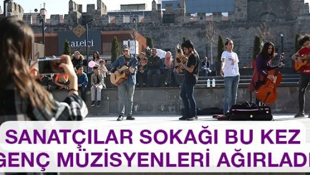 Sanatçılar Sokağı bu kez genç müzisyenleri ağırladı