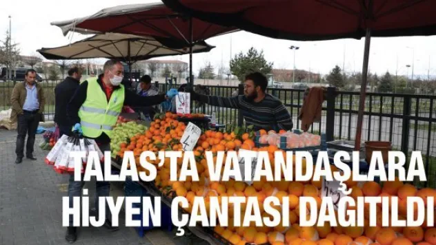 Talas'ta vatandaşlara hijyen çantası dağıtıldı
