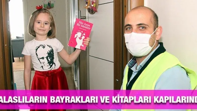 Talaslıların bayrakları ve kitapları kapılarında