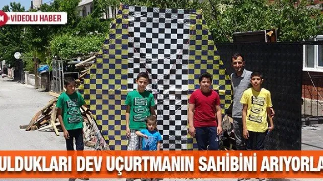 Buldukları dev uçurtmanın sahibini arıyorlar