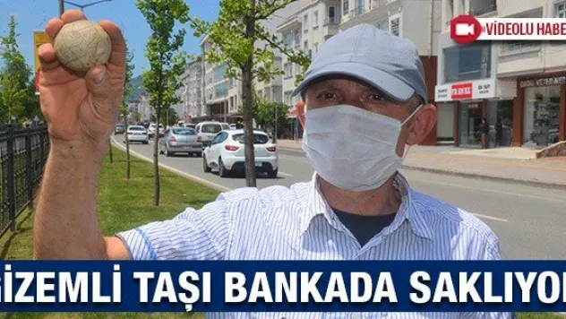 Gizemli taşı bankada saklıyor