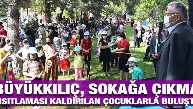 Büyükkılıç, sokağa çıkma kısıtlaması kaldırılan çocuklarla buluştu