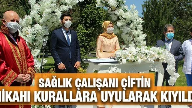 Sağlık çalışanı çiftin nikahı kurallara uyularak kıyıldı