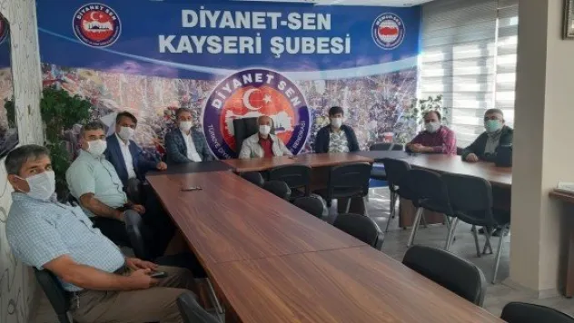 CAMİLER, EHİL GÖREVLİLERLE HAYAT BULUR