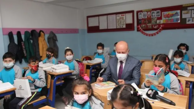 BAŞKAN ÇOLAKBAYRAKDAR, 'HİZMETLERİMİZLE OKUYAN BİR NESİL YETİŞTİRİYORUZ'