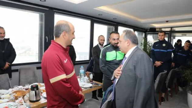 BAŞKAN YALÇIN TALASGÜCÜ BELEDİYESPOR TAKIMIYLA BULUŞTU