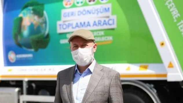 GERİ DÖNÜŞÜMLE GELECEĞİ VE DOĞAYI KORUYOR