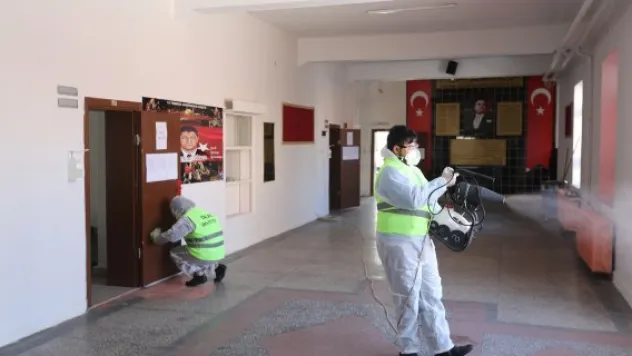 TALAS ACİL MÜDAHALE EKİBİ'NDEN ARA TATİLDE OKULLARA DETAYLI TEMİZLİK