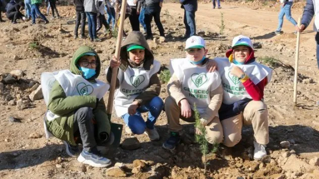 YAHYALI'DA 5 BİN FİDAN TOPRAKLA BULUŞTU