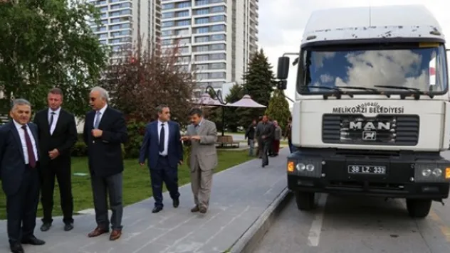 2 adet damperli kamyon ve 1 adet çöp transfer semitreyler aracı hayırlı olsun!