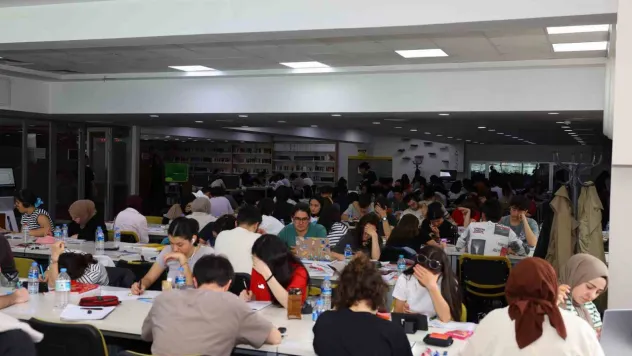 7/24 kütüphane uygulaması gençlerden tam not aldı