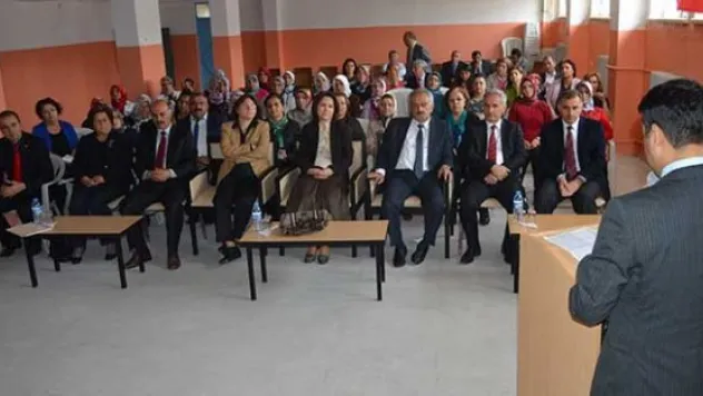 ƍ-12 yaş aile eğitimi' Kursiyerleri sertifikalarını aldı