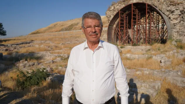 800 Yıllık Selçuklu Sarayının taşları, Fabrika binası yapımında kullanılmış