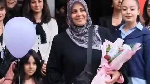 9 yaşındaki Fatma polis telsizinden kanseri yendiğini anons etti