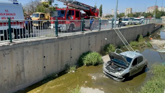Açık kanala bir otomobil daha uçtu: 1 yaralı