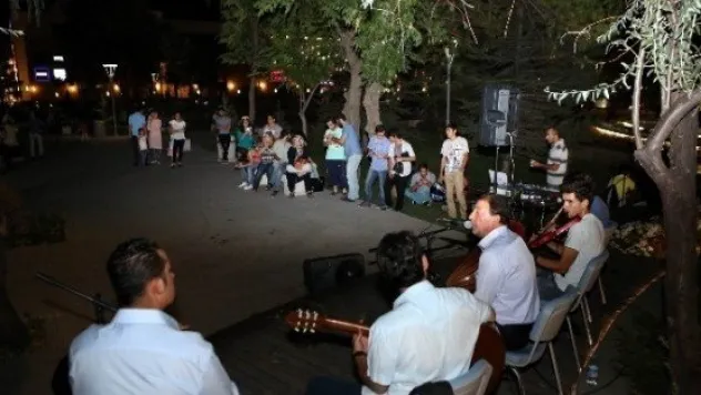 Açık Havada Konsere Büyük İlgi 