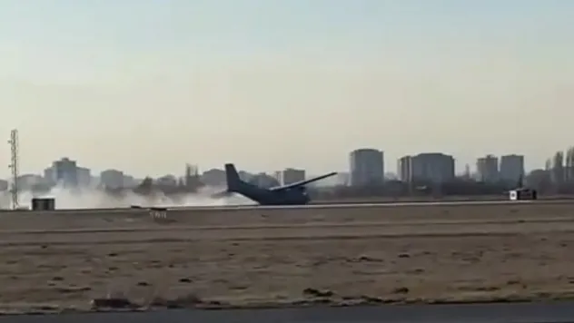 Acil iniş yapan eğitim uçağının iniş görüntüleri ortaya çıktı