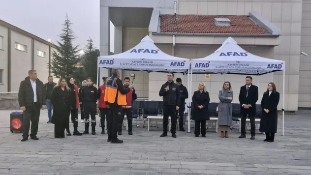 AFAD, öğrencilerle deprem tatbikatı gerçekleştirdi