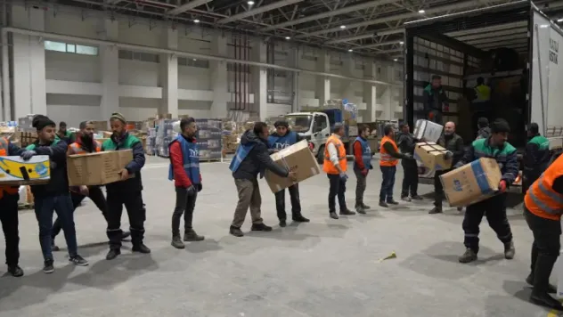 Afet bölgelerine destek ulaştırılması için Kayseri'ye yardım üssü kuruldu