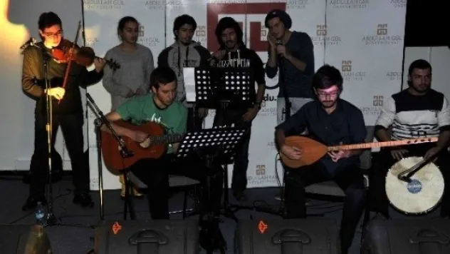 Agü'lü Öğrencilerden Müzik Şöleni 