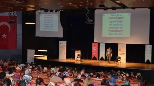 'aile Olmak' Konferansı Düzenlendi 