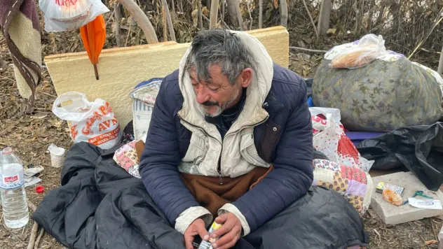 Ailesiyle arası bozuldu: Sokakta yaşam mücadelesi veriyor