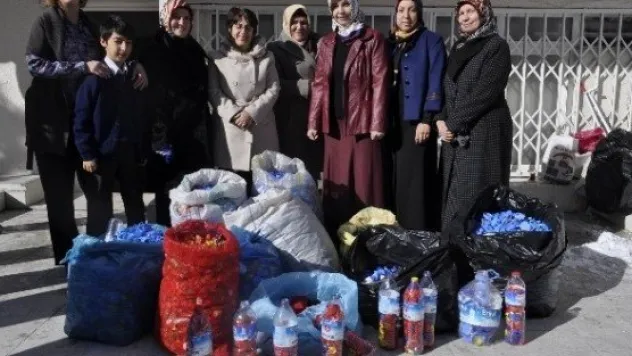 Ak Parti'li Kadınlardan Engellilere 'mavi Kapak' Desteği 