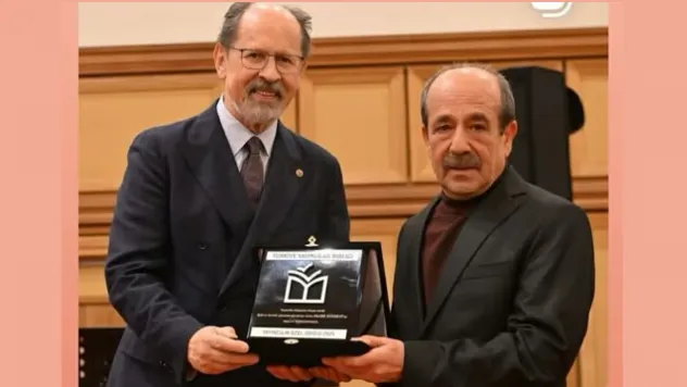 Akabe'ye 2025 Kitabevi Özel Ödülü Tebriği