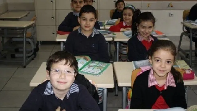 Akansu Koleji, 8 Yıldır Güne Kitap Okuyarak Başlıyor 
