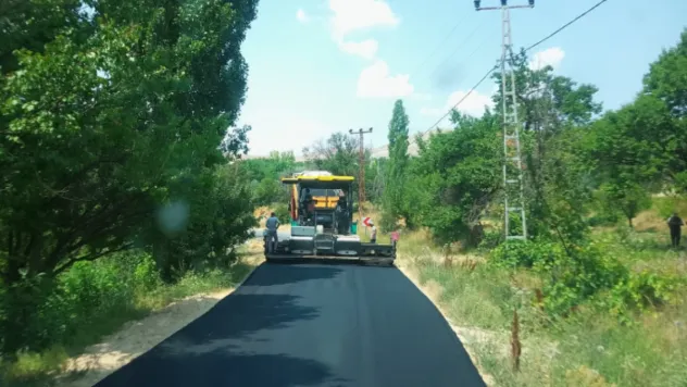 Akkışla'da 1500 metrelik sıcak asfalt çalışması