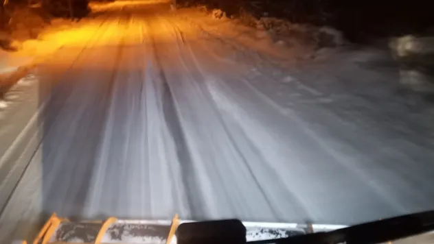 Akkışla'da karla kaplanan yollar açılıyor