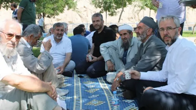 Allah'ın ipine sımsıkı sarılmalıyız