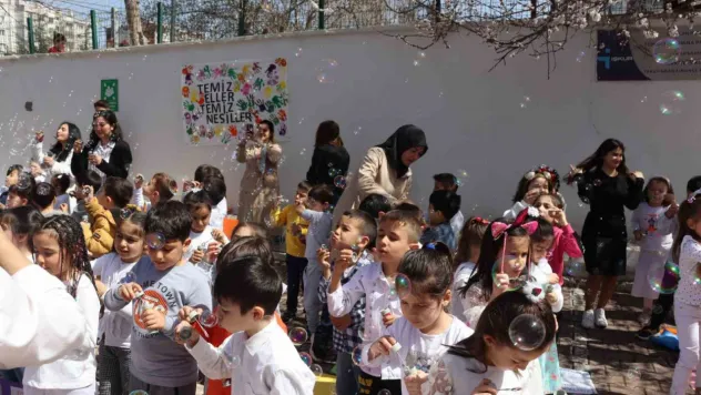 Anaokulu öğrencilerinden renkli etkinlik: Hijyene dikkat çektiler