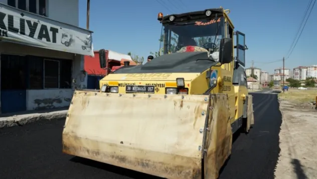Anbar Mahallesinde 1 kilometrelik yol asfaltlandı
