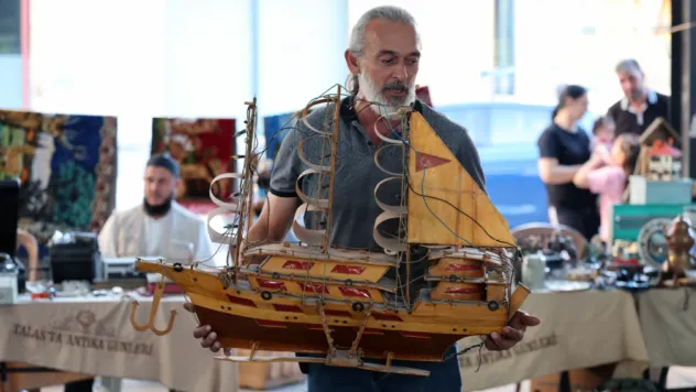 Antika Pazarı'nda Nostalji Rüzgarı