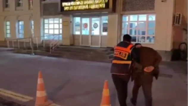 Aracın tekerlerini kesen şüpheli kamera incelemeleri ile yakalandı