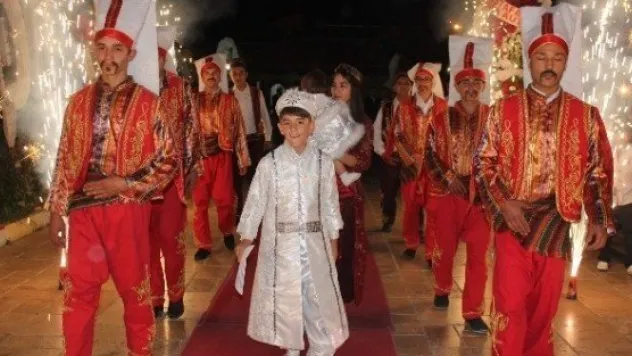 Arif Can İle İskender Can Erkekliğe İlk Adımı Attı 