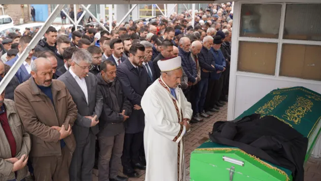 Asılı halde cansız bedeni bulunan genç toprağa verildi