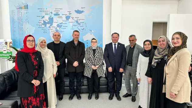 Ayşe Böhürler Hollanda IHH'yı Ziyaret Etti