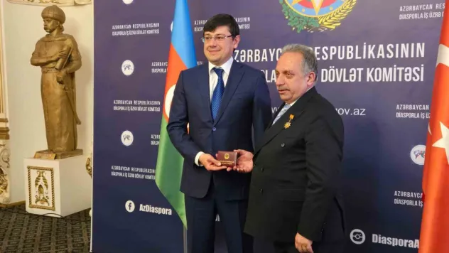 Azerbaycan'dan Başkan Yalçın'a hizmet madalyası