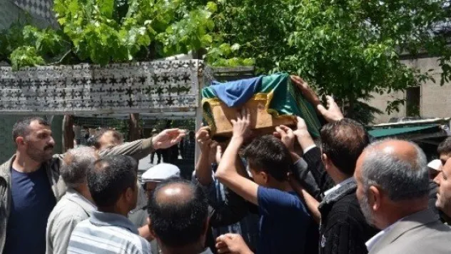 Babasının Öldürdüğü 3 Yaşındaki Çocuk Toprağa Verildi 