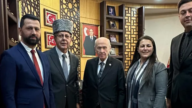 Bahçeli'ye Çerkes Kılıcı Şaşka Takdim Edildi: Oğuz Berk'ten 'Terörsüz Türkiye' Vurgusu