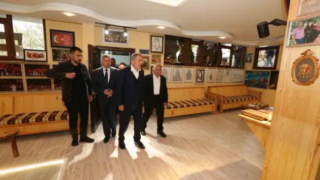 Bakan Akar Ve Başkan Büyükkılıç'tan 15 Temmuz Şehidinin ailesine ziyaret